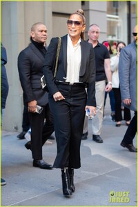 jennifer-lopez-sirius-xm-april-2019-45.jpg