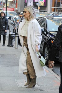 kate-hudson-arrives-at-gma-in-nyc-04-04-2019-1.thumb.jpg.17ec595db28b4794291c6feb6d24b327.jpg