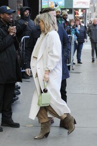 kate-hudson-arrives-at-gma-in-nyc-04-04-2019-2.thumb.jpg.93ce9ff18f7873fbb5cfb3af4a5eab69.jpg