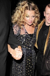 kate-moss-34th-bday-vogue-13jan14-splash_b.jpg