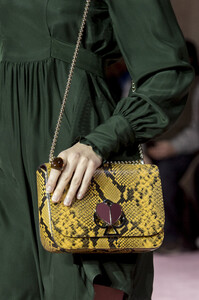kate-spade-clp-rf19-1431.thumb.jpg.d6a494040928ff961024547447dce2a0.jpg