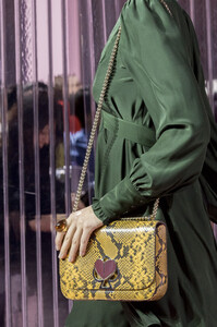 kate-spade-clp-rf19-1443.thumb.jpg.e83a87ad0b0231a4c6515853ad68ade7.jpg