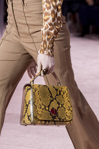 kate-spade-clp-rf19-1554.thumb.jpg.ccfdbf8a2e569cac03bbbf38209cfafe.jpg
