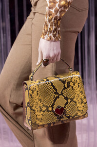 kate-spade-clp-rf19-1558.thumb.jpg.93b8ed5342084d75ba3b07f2ed979006.jpg