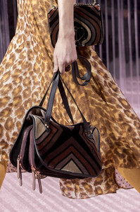 kate-spade-clp-rf19-1581.thumb.jpg.1738cedfcd99d7b7358b667855d3744c.jpg