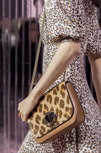 kate-spade-clp-rf19-1645.thumb.jpg.7673d430dd8c3c4ddc2d1c873ecb3e25.jpg