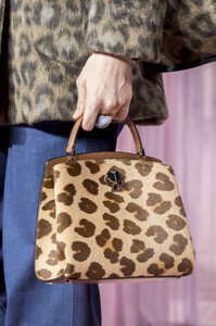 kate-spade-clp-rf19-1665.thumb.jpg.0b2b03da83c71b04c52aab34046a8f39.jpg