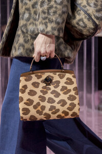 kate-spade-clp-rf19-1671.thumb.jpg.bbfd29af2cb8bc4f9dc762afe8a56f9b.jpg