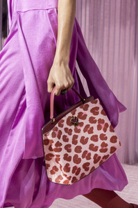 kate-spade-clp-rf19-1918.thumb.jpg.072c5e322dd98bc0b771b908e5a1fa9c.jpg