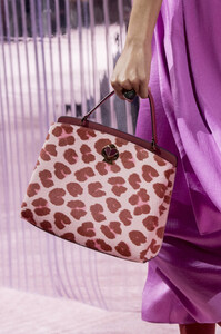 kate-spade-clp-rf19-1933.thumb.jpg.a39a1063578563758ab6dc5071595f6a.jpg