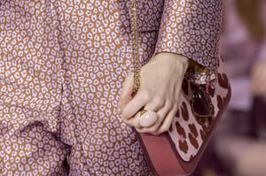 kate-spade-clp-rf19-1940.thumb.jpg.a8bbda9044440f77c2803229c358b187.jpg