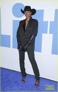 kelly-rowland-janelle-monae-support-little-cast-at-l-a-premiere-35.jpg
