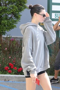 kendall-jenner-at-the-gym-in-hollywood-04-06-2019-2.jpg