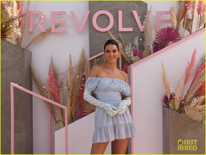 kendall-jenner-joan-smalls-revolve-festival-13.jpg