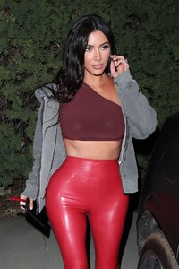 kim-kardashian-leave-travis-scott-s-birthday-party-in-thousand-oaks-04-25-2019-12.jpg