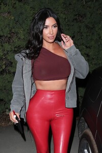 kim-kardashian-leave-travis-scott-s-birthday-party-in-thousand-oaks-04-25-2019-2.jpg