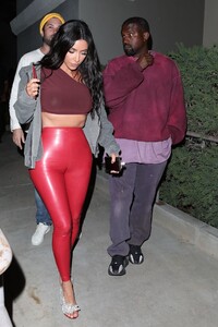 kim-kardashian-leave-travis-scott-s-birthday-party-in-thousand-oaks-04-25-2019-5.jpg