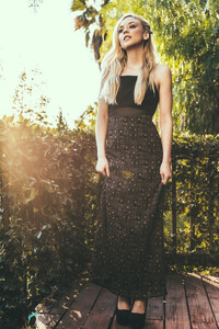kinopoisk.ru-Emily-Kinney-3294783.jpg