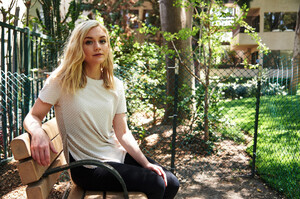 kinopoisk.ru-Emily-Kinney-3294784.jpg