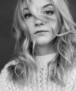 kinopoisk.ru-Emily-Kinney-3294804.jpg