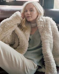 kinopoisk.ru-Emily-Kinney-3294810.jpg