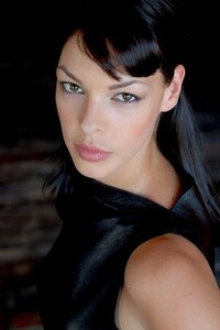 kinopoisk.ru-Pollyanna-McIntosh-683238.thumb.jpg.816768e43d8e2c730729851ba0d63abc.jpg