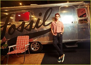 kj-apa-shows-off-crosley-x-fossil-collaboration-in-nashville-04.jpg