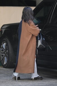 kourtney-kardashian-out-in-los-angeles-04-10-2019-0.thumb.jpg.342050c02c16de5d67bf9a691292436f.jpg