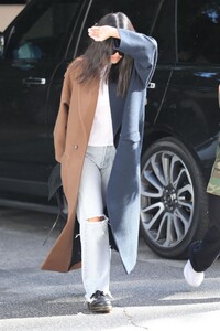 kourtney-kardashian-out-in-los-angeles-04-10-2019-3.thumb.jpg.b3881ef2f4d170eda062190713c2b92f.jpg