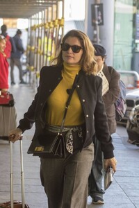 laetitia-casta-leaves-hotel-st.-regis-in-rome-04-06-2019-9.thumb.jpg.6c0404ce947fec147b22a5779f3488ec.jpg