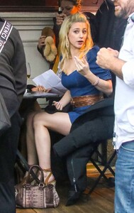 lili-reinhart-filming-hustlers-in-nyc-04-25-2019-1.thumb.jpg.412463599d769880eb18c868a79dea48.jpg