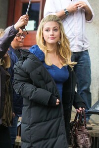 lili-reinhart-filming-hustlers-in-nyc-04-25-2019-4.jpg