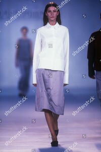 louis-vuitton-fall-1998-rtw-paris-shutterstock-editorial-6906488p.jpg