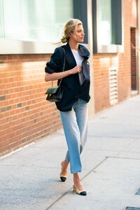 martha-hunt-street-fashion-04-03-2019-2.jpg