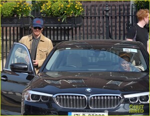 michael-fassbender-alicia-vikander-head-out-for-the-day-in-dublin-04.thumb.jpeg.0ca723c0adc3f735d8f50d302c83404c.jpeg