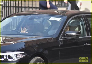 michael-fassbender-alicia-vikander-head-out-for-the-day-in-dublin-09.thumb.jpg.6b96dd023f4df8e91c9e6cd8ffeb013a.jpg