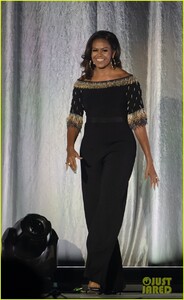 michelle-obama-hits-the-stage-for-becoming-book-tour-in-london-01.jpg