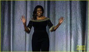 michelle-obama-hits-the-stage-for-becoming-book-tour-in-london-04.jpg