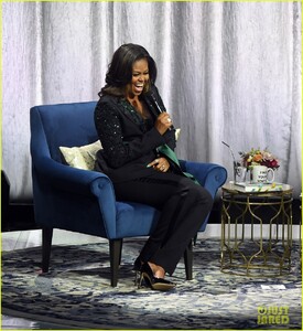 michelle-obama-promotes-becoming-memoir-in-norway-03.jpg