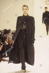 oscar-de-la-renta-fall-1996-show-new-york-shutterstock-editorial-6906798at.jpg