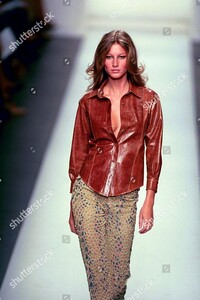 oscar-de-la-renta-fashion-show-new-york-2000-shutterstock-editorial-316882b.jpg