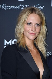 poppy-delevingne-montblanc-reconnect-2-the-world-party-in-berlin-5.jpg