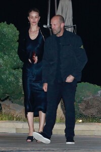 rosie-huntington-whiteley-and-jason-statham-at-nobu-in-malibu-04-12-2019-0.thumb.jpg.bab85fa9a14d748e981b8ca225f82c5d.jpg