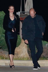 rosie-huntington-whiteley-and-jason-statham-at-nobu-in-malibu-04-12-2019-1.thumb.jpg.d26638f8a749141c1ea97baf9f108e7b.jpg