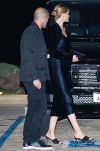 rosie-huntington-whiteley-and-jason-statham-at-nobu-in-malibu-04-12-2019-4.thumb.jpg.d2a5e42dbbb29d578a793d96d57d82e3.jpg