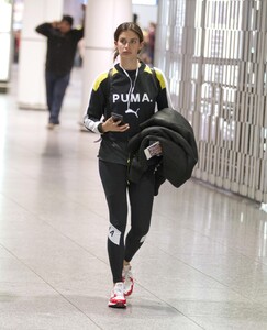 sara-sampaio-aat-airport-in-montreal-04-26-2019-0.jpg