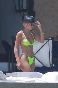 sofia-richie-in-neon-bikini-in-cabo-san-lucas-04-21-2019-0.jpg