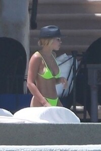 sofia-richie-in-neon-bikini-in-cabo-san-lucas-04-21-2019-11.jpg