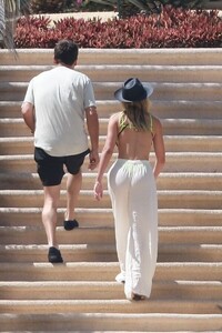 sofia-richie-in-neon-bikini-in-cabo-san-lucas-04-21-2019-13.jpg
