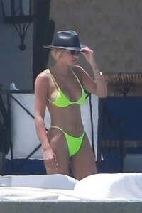 sofia-richie-in-neon-bikini-in-cabo-san-lucas-04-21-2019-15.jpg